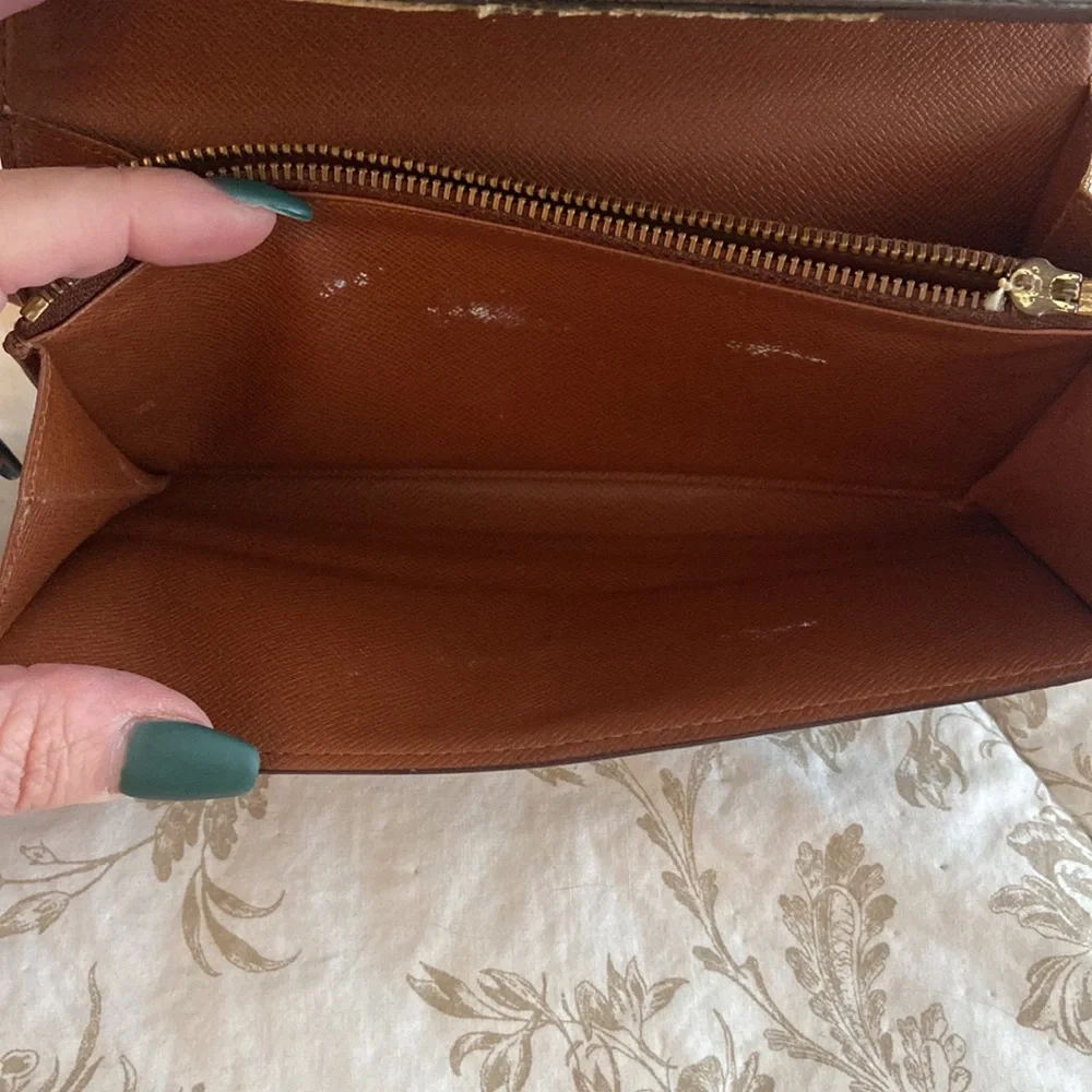 LV Monogram Sarah Wallet ~ Pre-loved Condition - Picture 13 of 14